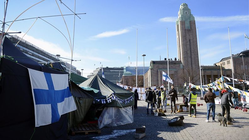 Mielenosoitus Helsinki Rautatientori turvapaikanhakijat