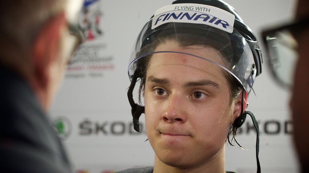 Sebastian Aho ihmetteli ratkaisevaa jäähyään ”Tarttui minua jalasta