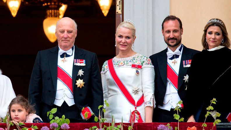 Emma Tallulah Behn, kuningas Harald, kruununprinsessa Mette-Marit, kruununprinssi Haakon, prinsessa Märtha Louise 9.5.2017