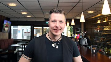 Janne Tulkki Iskelmäparatiisin semifinaalissa 20.5.2017 1