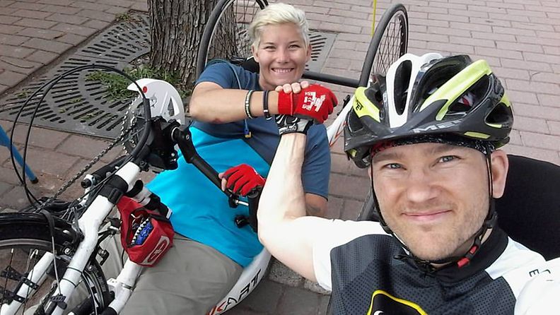 Heidi Foxell ja Tuomas Pelkonen pyöräilivät Vantaalta Porvooseen