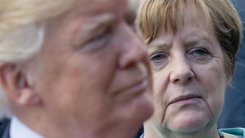 Yhdysvaltain presidentti Donald Trump ja Saksan liittokansleri Angela Merkel kuvattuna G7-maiden kokouksessa Sisiliassa.