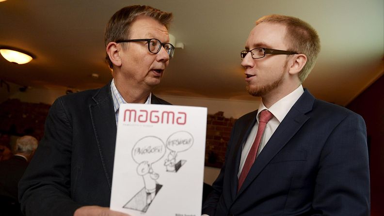 Simon Elo pakollista ruotsia vastustavan pamfletin julkistamistilaisuudessa 2015