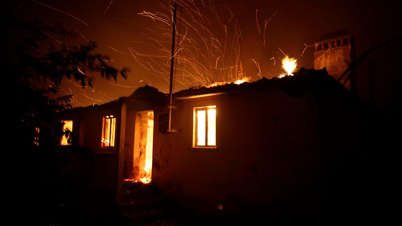 Keski-Portugalissa kymmeniä ihmisiä on kuollut rajussa metsäpalossa