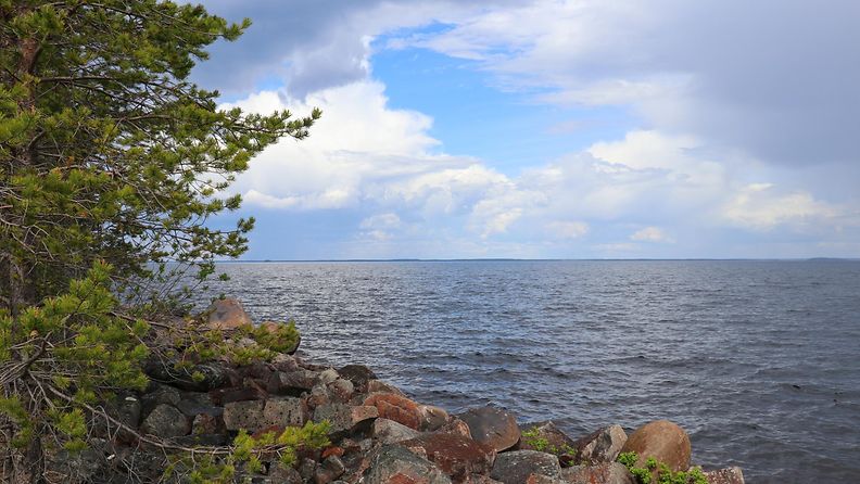 Pilviä Oulujärvellä