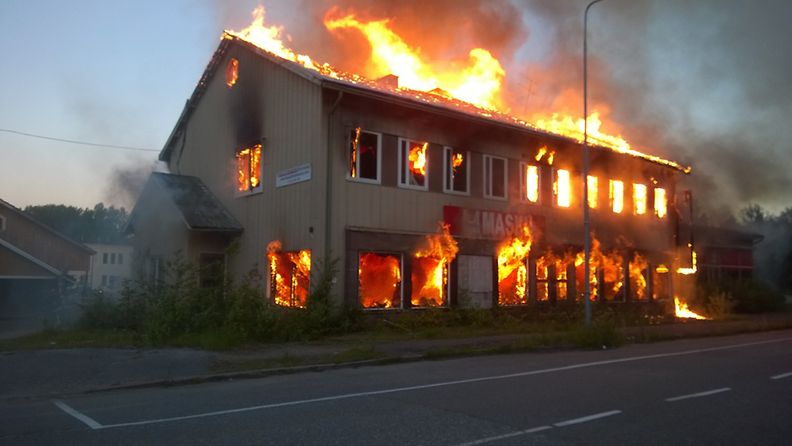Liiketila paloi tulipalossa kokonaan Outokummussa