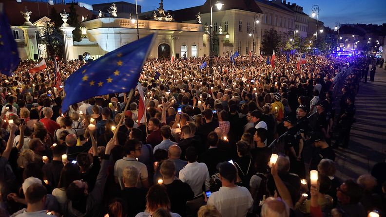 Mielenosoituksia Varsovassa