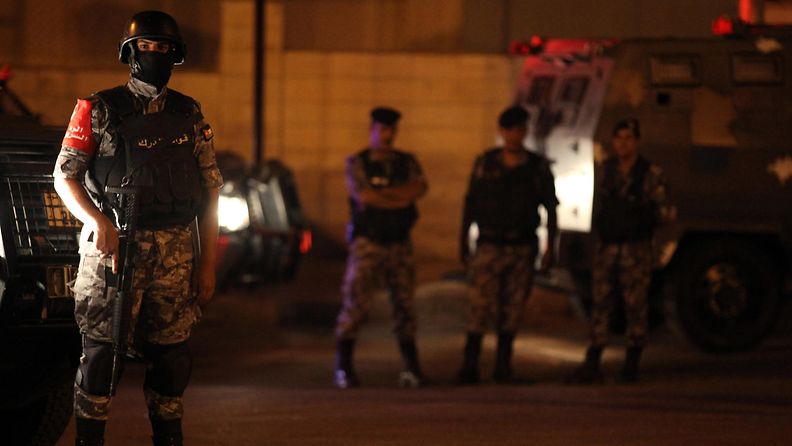 Israelin Jordanian-suurlähetystössä Ammanissa vartija ampui kuoliaaksi nuoren miehen.