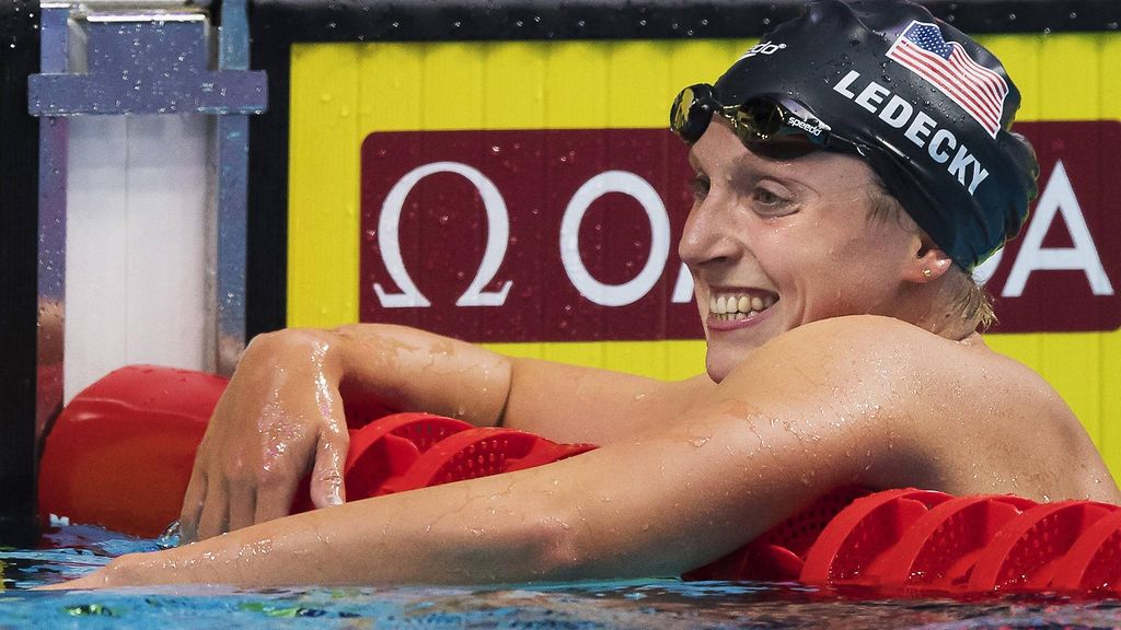 Maailmanmestari Katie Ledecky On Historiallinen Uimari Ja Kuin Toiselta Planeetalta