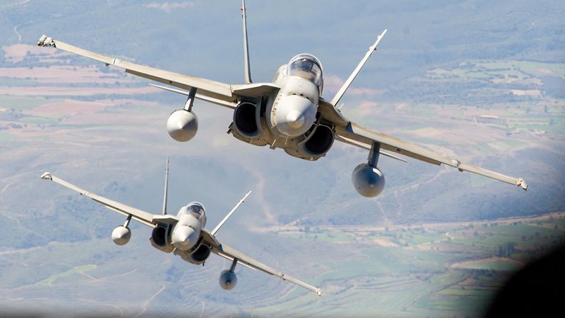 Arkistokuva Espanjan ilmavoimien F-18-hävittäjistä.