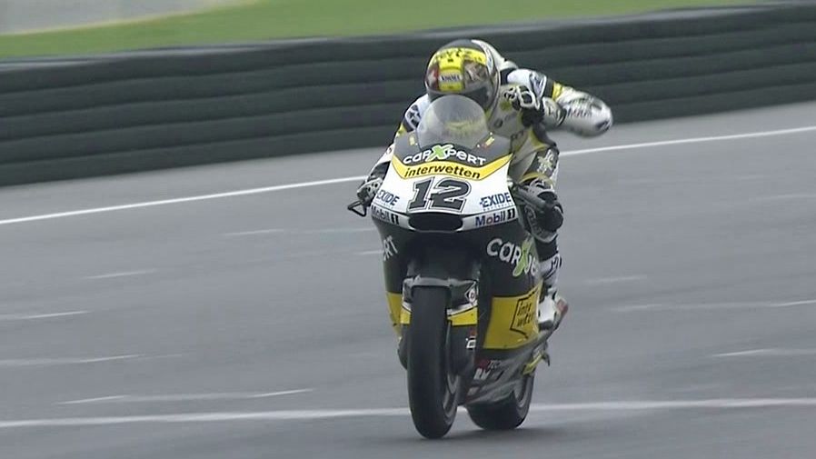 Video: Unelmastartti! Kokenut Moto2-kuski kaasutteli voittoon pikakisassa -  