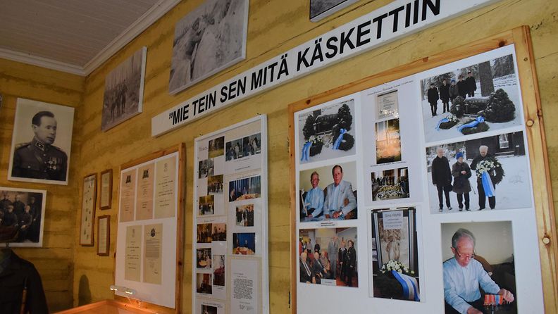 Reijo Sinkkonen kokosi Rautjärvelle näyttelyn Simo Häyhän elämästä. 
