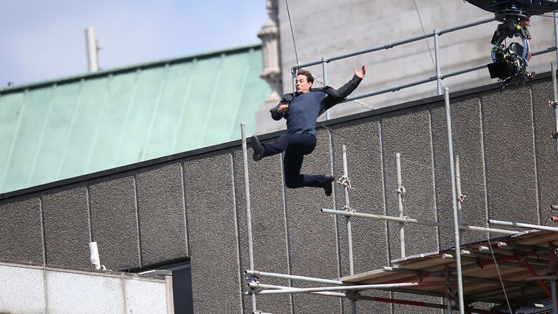 Tom Cruise Mission Impossible -elokuvan kuvauksissa.