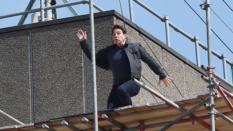 Tom Cruise Mission Impossible -elokuvan kuvauksissa. (1)