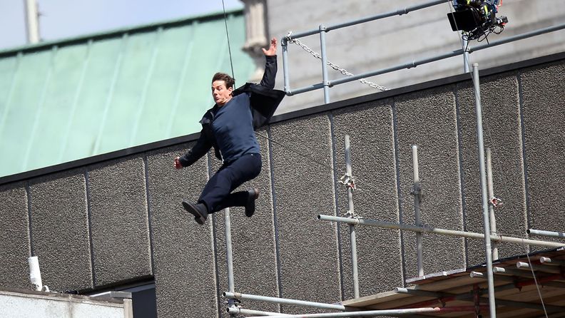 Tom Cruise Mission Impossible -elokuvan kuvauksissa. (3)