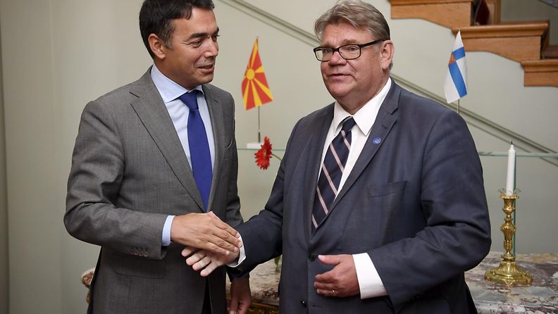 Suomen vierailulla oleva Makedonian ulkoministeri Nikola Dimitrov tapasi ulkoministeri Timo Soinin Helsingissä. 