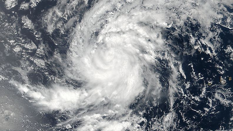 Irma-myrsky on kehittymässä hurrikaaniksi Atlantin yllä.