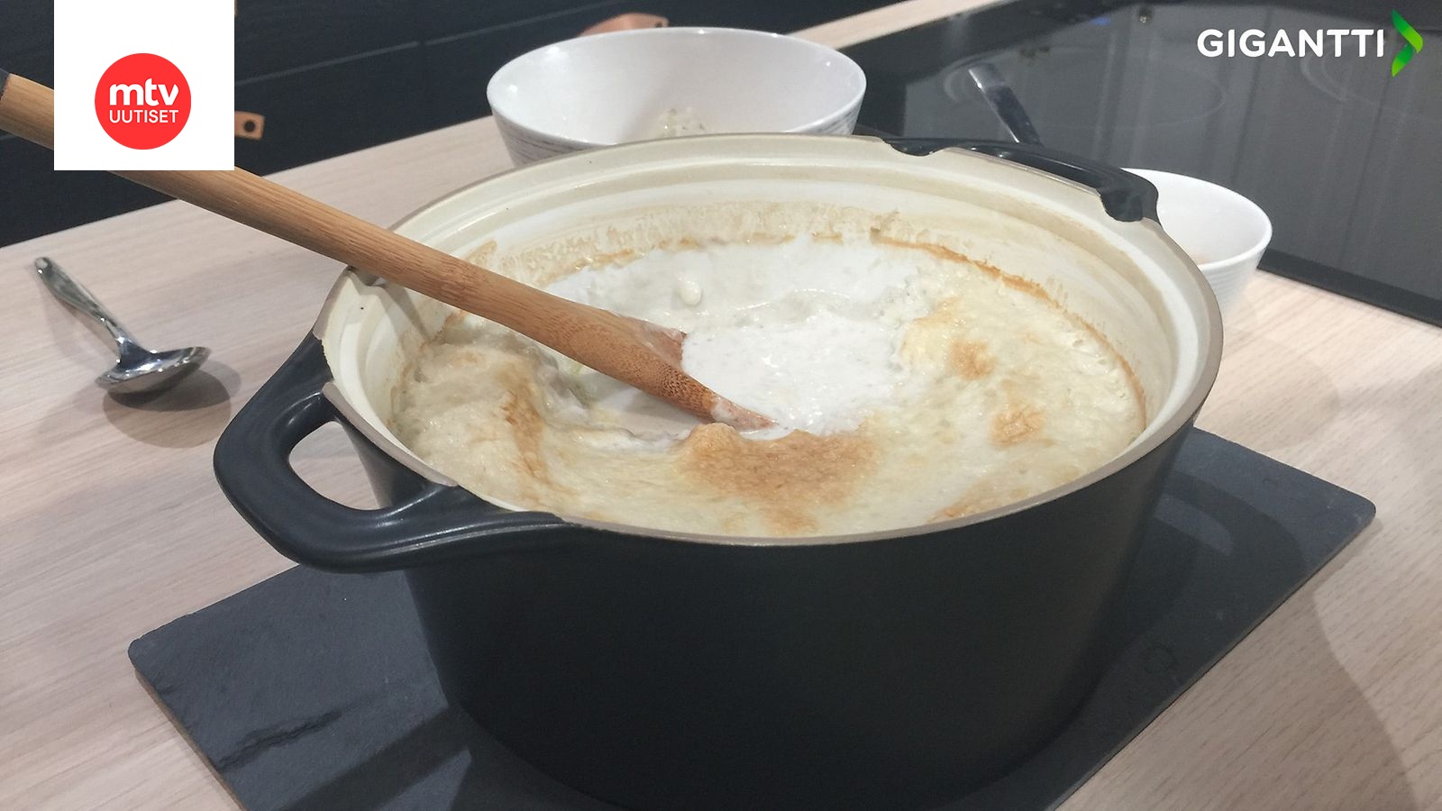 Helppo tapa tuunata perinteinen riisipuuro: Korvaa maito kookosmaidolla! |  Makuja | MTV Uutiset