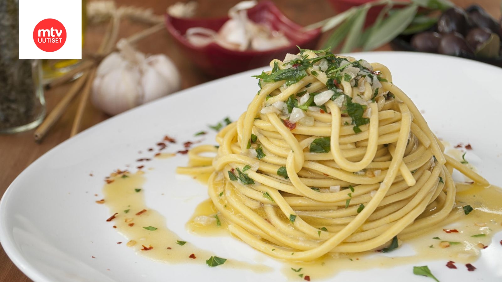 Nopeaa ja hyvää arkiruokaa: Helppo spagettiruoka, joka valmistuu  minuuteissa | Makuja | MTV Uutiset