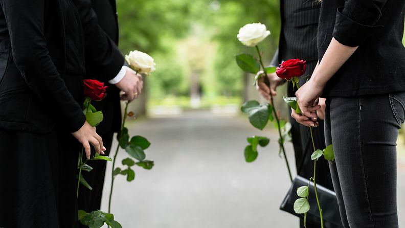 hautajaiset, suru, ruusut