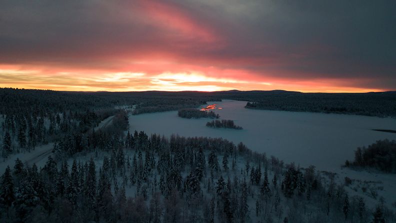 Kaamos, Kuttasen kylä, Muonionjoki