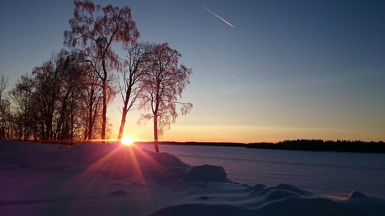 Jouluaatto Tornionjoen rannalla Karungissa -18 asteen pakkasessa. Kuva: Jesse Nikupeteri. 
