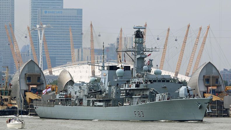 AOP HMS St. Albans Britannian merivoimien fregatti Thames-joella 2015