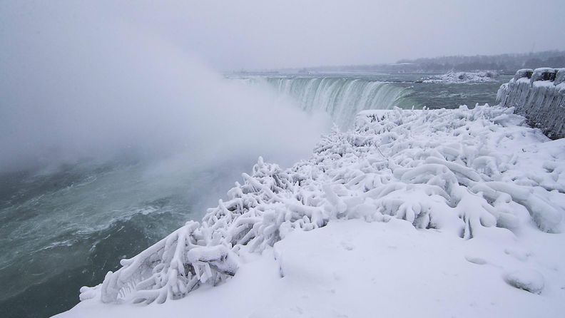 Niagaran putoukset talvi pakkanen AOP 3