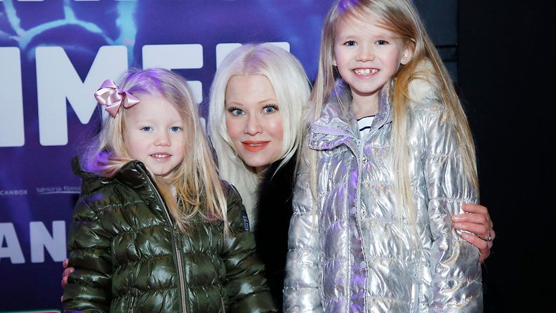 Linda Lampenius ja tyttäret Olivia ja Cecilia 15.1.2017