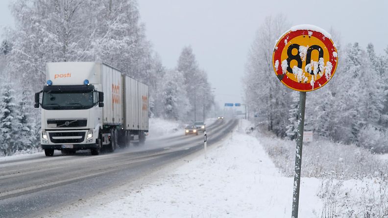 talvinopeus nopeusrajoitus talviautoilu liikennemerkki