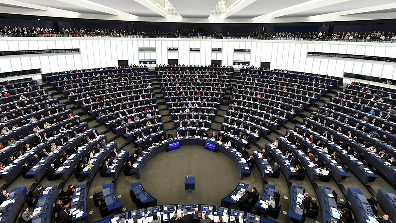 EU-parlamentti käsiteli paikkajakoa brexitin jälkeen – Suomen edustaja kasvaisi yhdelle paikalla