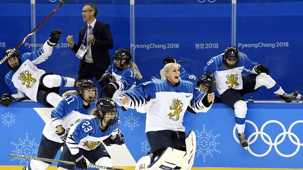 Olympialaiset topit ja flopit: Naisten jääkiekko mitalijuhlista isomman  haasteen eteen 