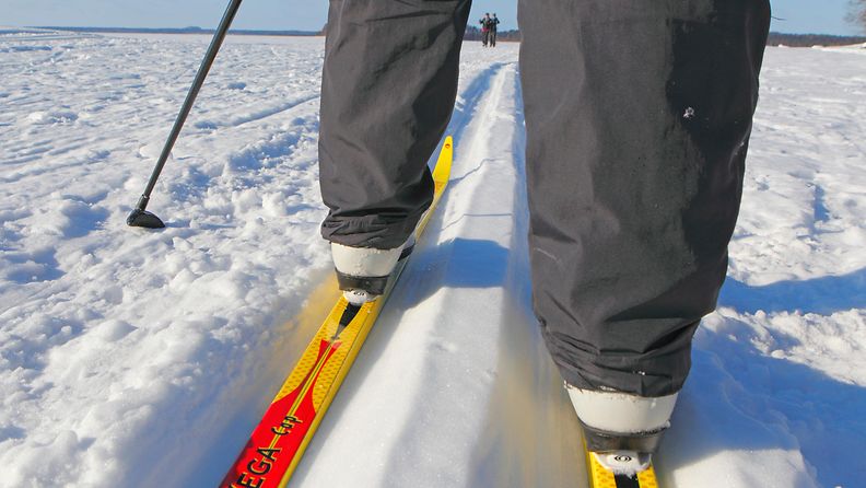 AOP sukset hiihto hiihtäminen kuvituskuva 1.03283405