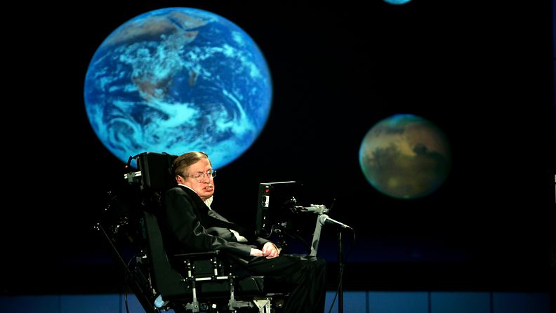 Stephen Hawking mullisti ajatteluamme avaruudesta ja mustista aukoista.