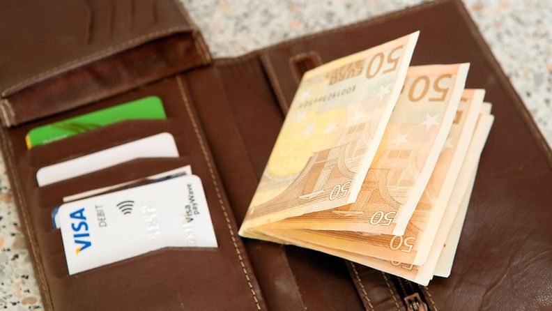 AOP käteinen raha rahat setelit lomakko maksukortti euro 1.03692450