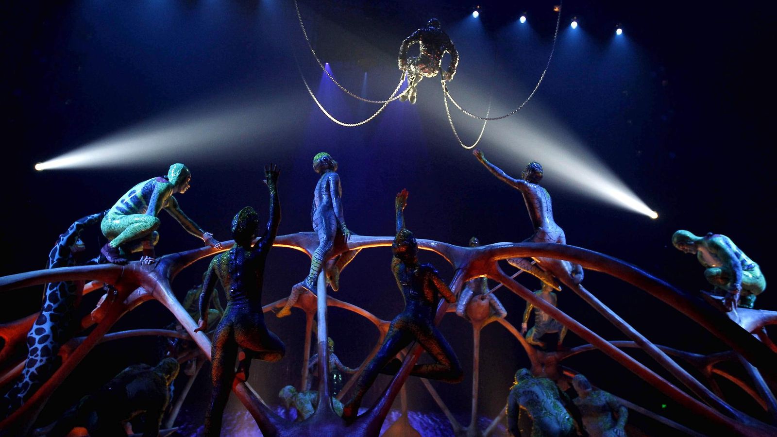 Suomalaisten rakastama sirkusryhmä Cirque du Soleil hakeutuu konkurssiin –  taloudellisia vaikeuksia jo ennen esitysten peruutuksia 