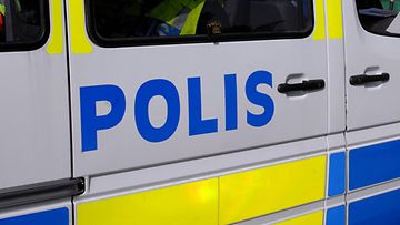 polis-poliisi-ruotsi-kuvitus-AOP
