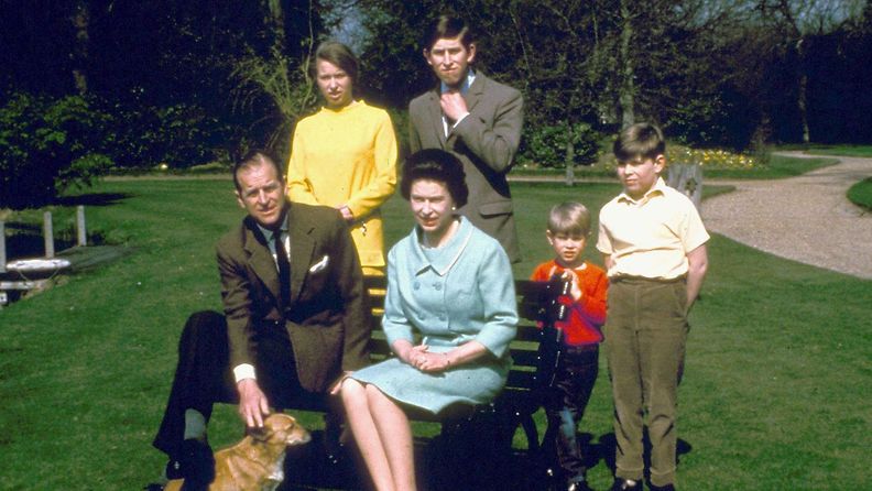 Prinssi Edward 21v-juhlat kuningatar elisabet corgit 1985