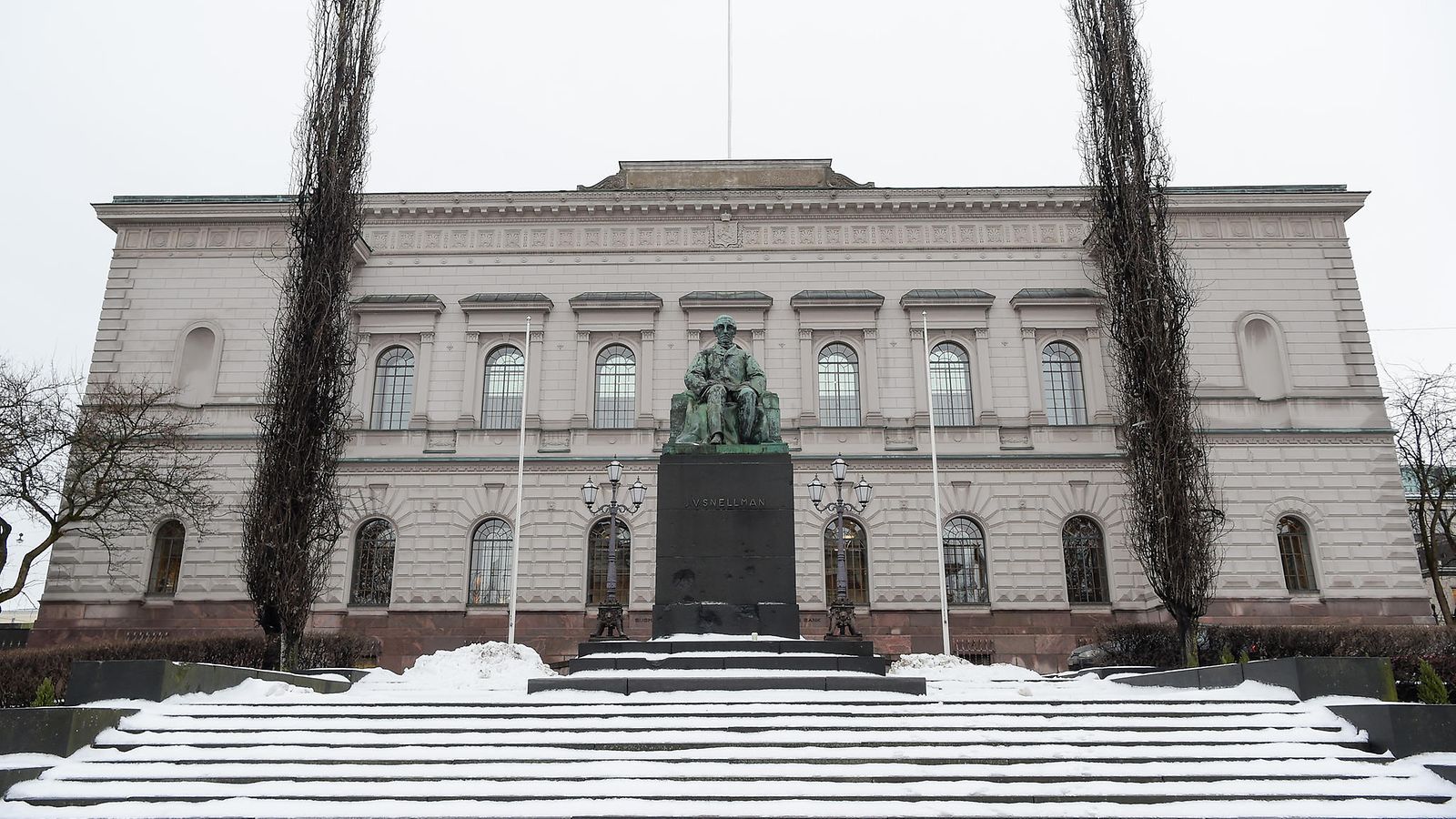 Suomen Pankki joutuu korvaamaan romukolikot, joita mies toi kassikaupalla  Aasiasta 