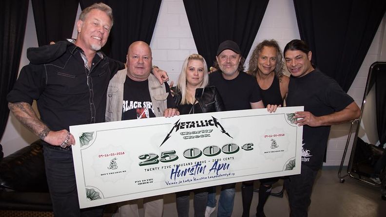 Hursti sai rahaa Metallicalta