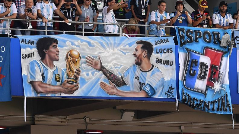 Argentiinan fanit ovat ikuistaneet Diego Maradonan ja Lionel Messin fanilakanaansa.
