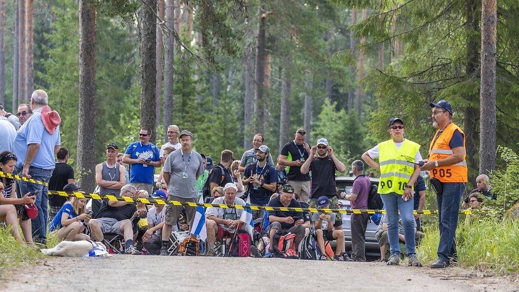 Kuva: Suomalaiskuskin Ralliauto Vaurioitui Pahoin Rajussa Ulosajossa ...