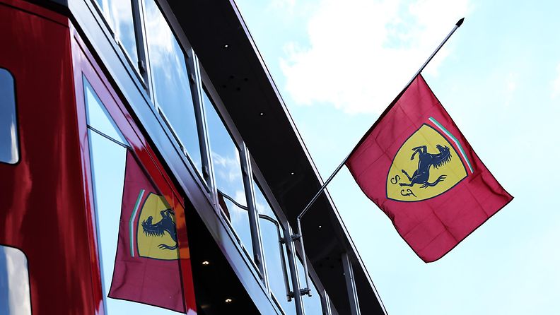 Ferrari lippu puolitangossa