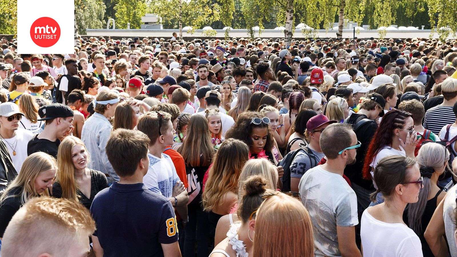 Weekend Festivalilla jälleen täysi kaaos – Silminnäkijät: Useita  tappeluita, tuntikausien jonotus ilman vettä, itkeviä vieraita -  