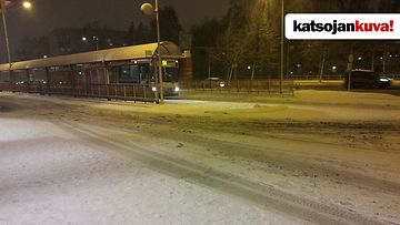 Lunta kertyi nopeasti maahan Itä-Helsingissä.