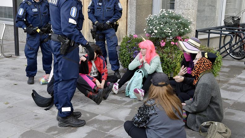 Muunsukupuoliset mielenosoitus poliisi Helsinki LEHTIKUVA