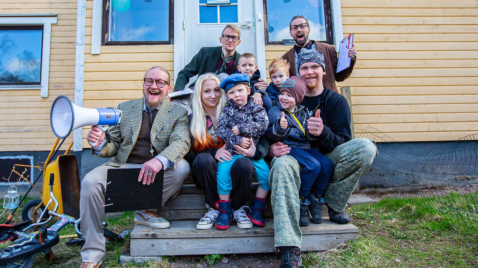 Suomalaisperhe on jakautunut pahasti kahteen leiriin: 