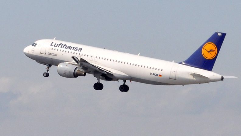 Lufthansan kone nousee ilmaan. Kuvan kone ei liity tapaukseen.
