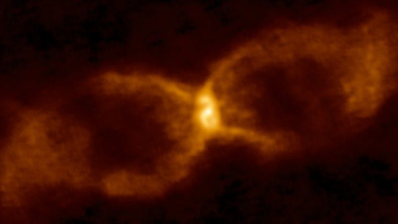 348 vuotta sitten havaittu räjähdys näkyy teleskoopin kuvissa tiimalasin muotoisena pölymuodostelmana