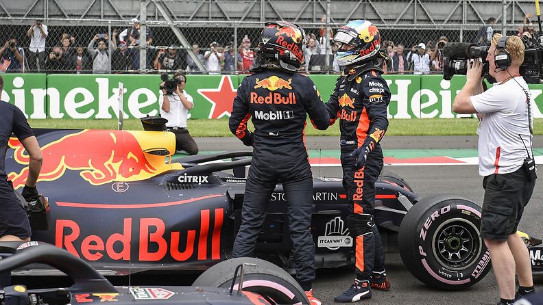 Verstappen Ricciardo kättely lauantai